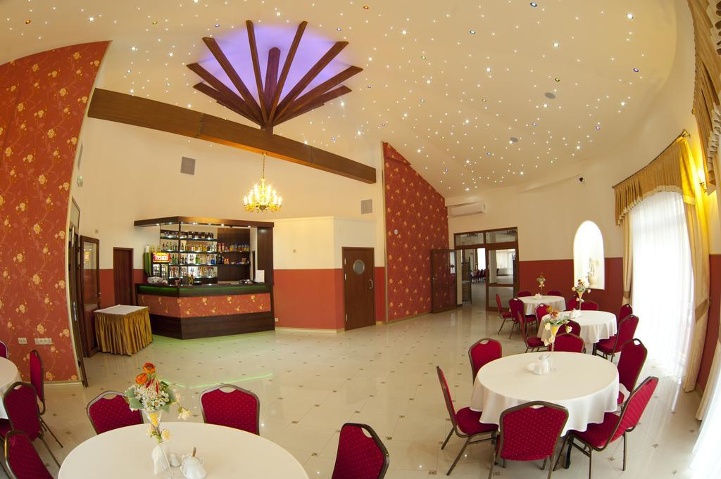 Chęciny Hotel & Restauracja Okraglak מראה חיצוני תמונה